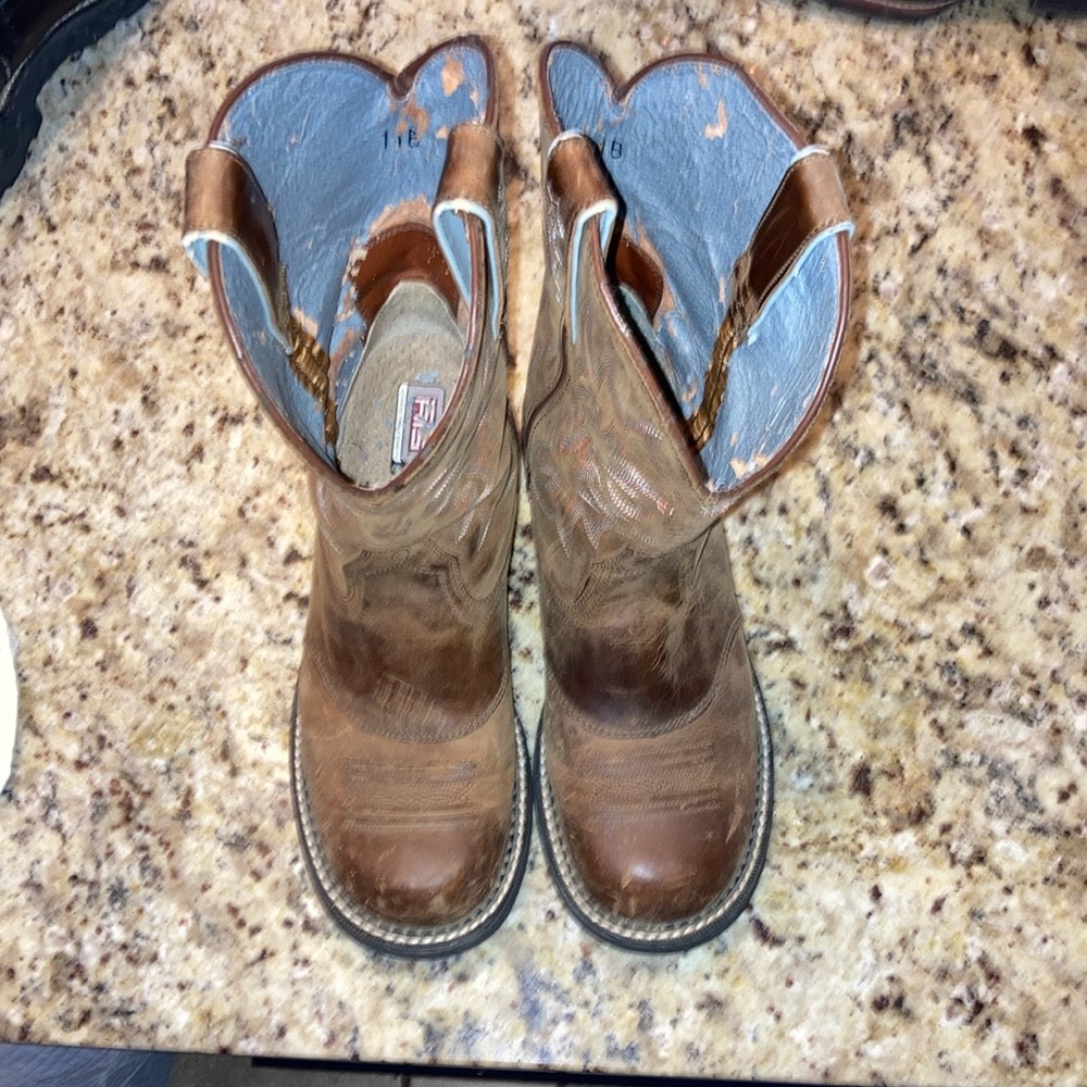 Ariat round toe size 11